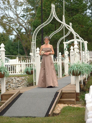 bridesmaid.jpg (98520 bytes)